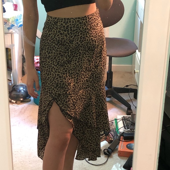 Leopard Print High-Low Skirt - Picture 4 of 6